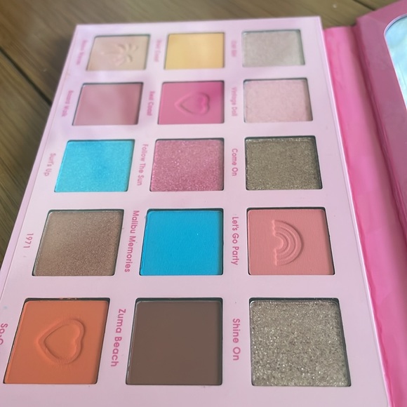 COLOURPOP x Barbie Eyeshadow Palette - Picture 3 of 7